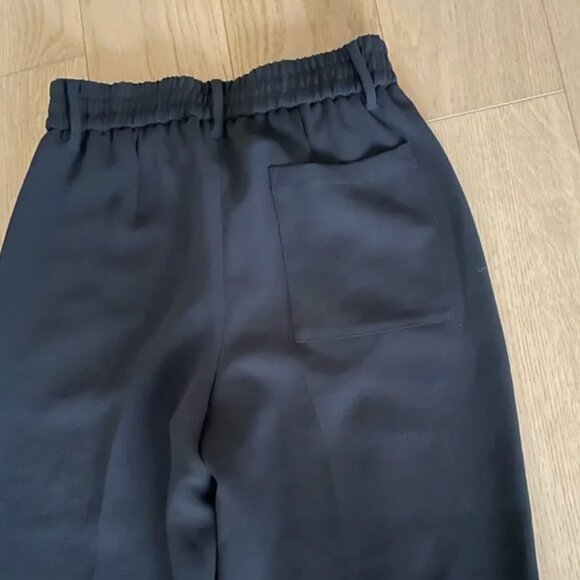 Original Effortless crop pants from Aritzia - no pleats, elastic waist - Picture 3 of 5